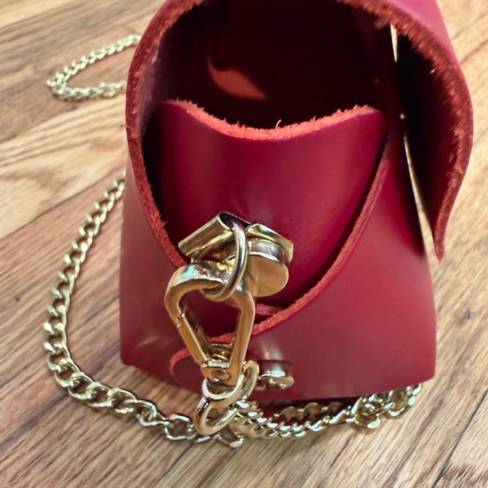 Pelle Women's Leather Shoulder Bag with Belt Chain Strap - Picture 6 of 6